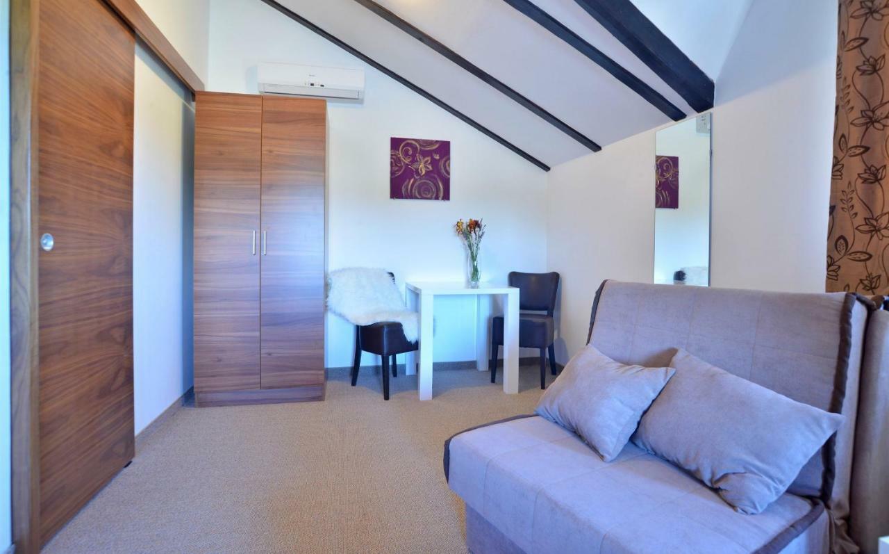 Black Queen Guesthouse Grabovac  Exterior foto